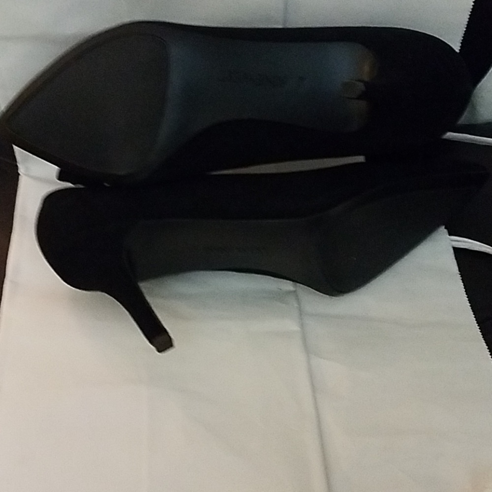 Nine West Black Suede Pumps 91/2M - Picture 8 of 8